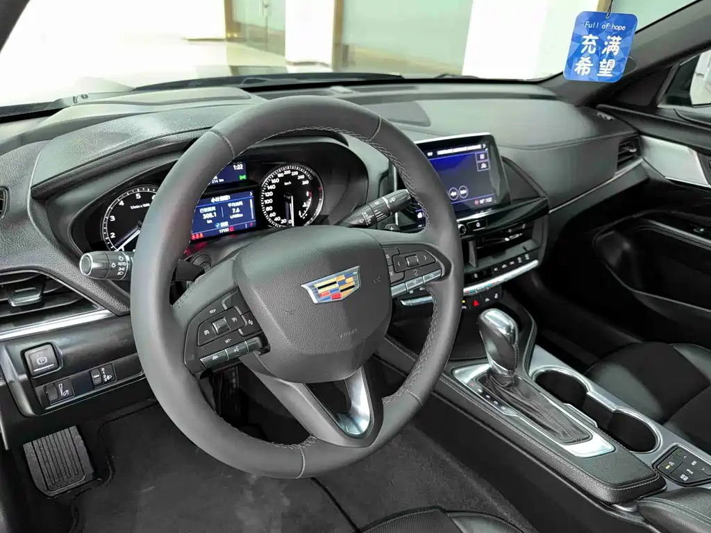 Cadillac CT4 — фото 9