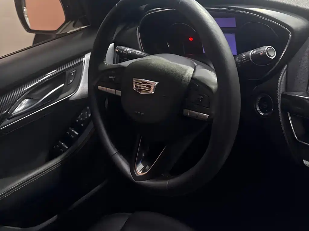 Cadillac CT5 — фото 4