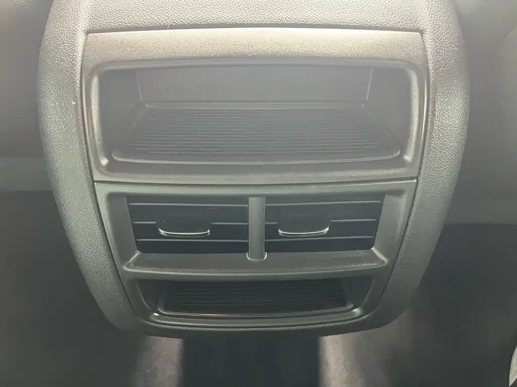 Cadillac XT5 — фото 29