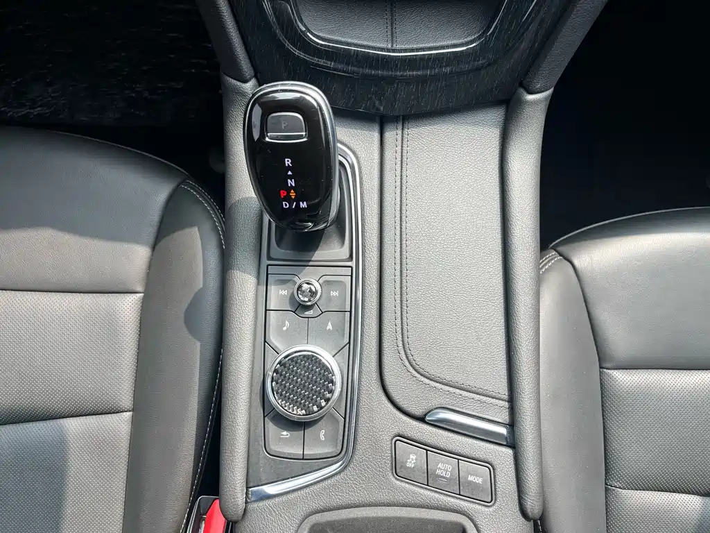 Cadillac XT5 — фото 30