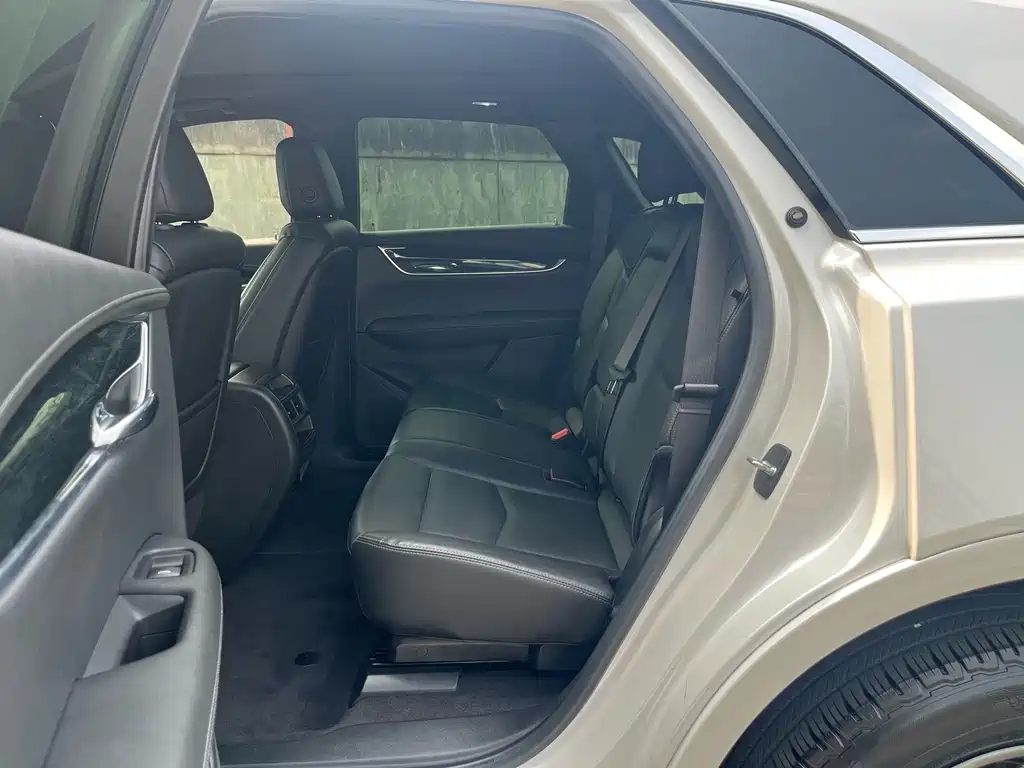 Cadillac XT5 — фото 10