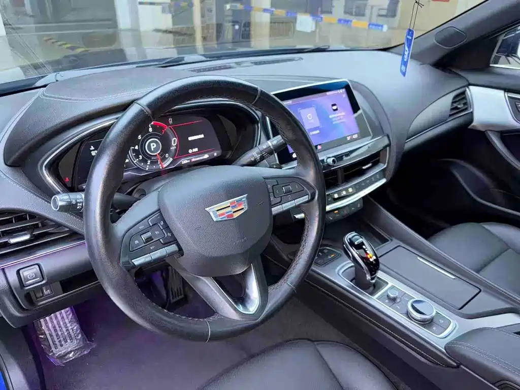 Cadillac CT5 — фото 8