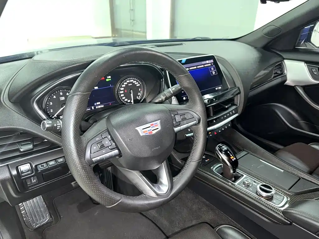 Cadillac CT5 — фото 6
