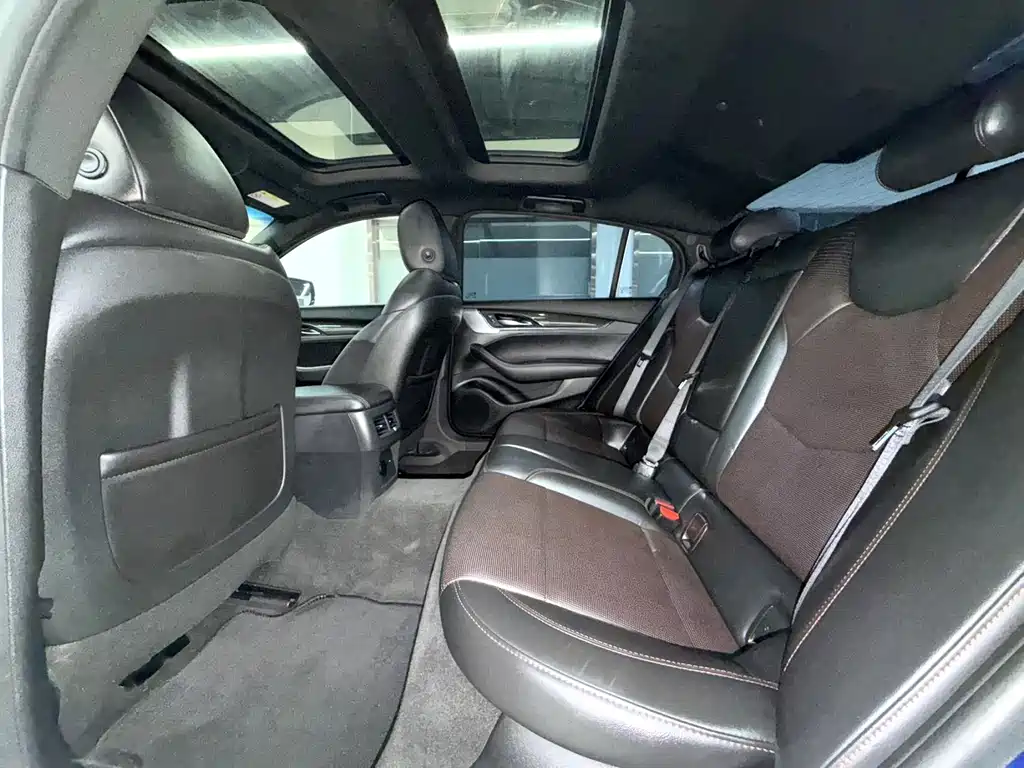 Cadillac CT5 — фото 8