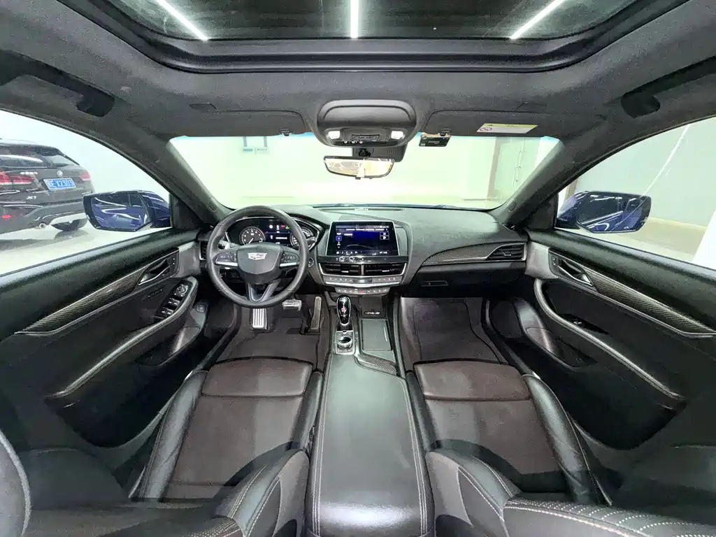 Cadillac CT5 — фото 9