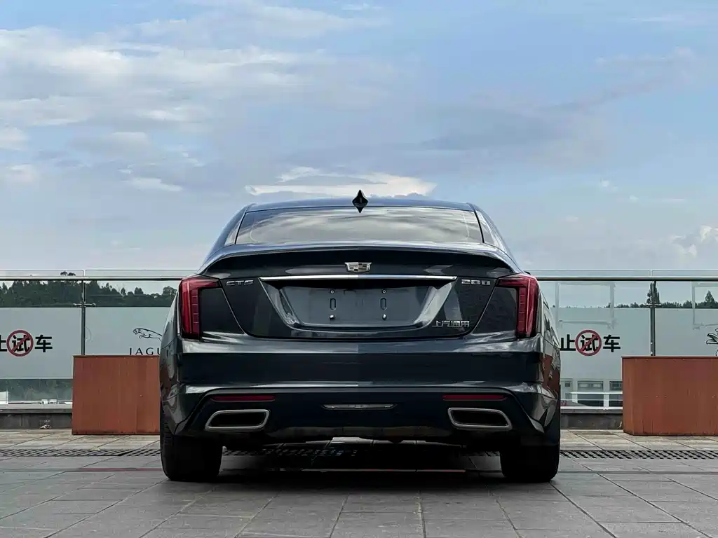 Cadillac CT5 — фото 23