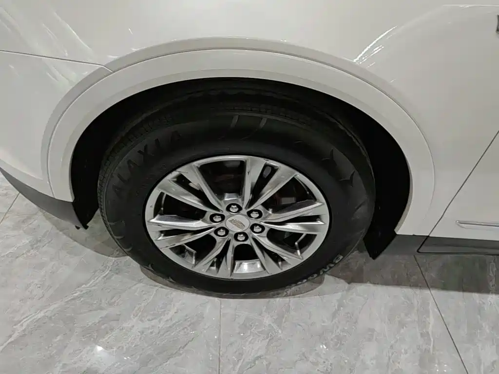 Cadillac XT5 — фото 23