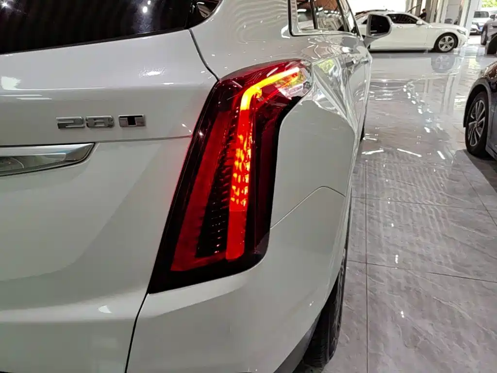 Cadillac XT5 — фото 8