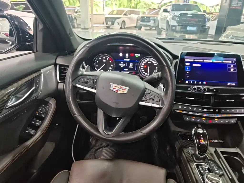 Cadillac CT5 — фото 11