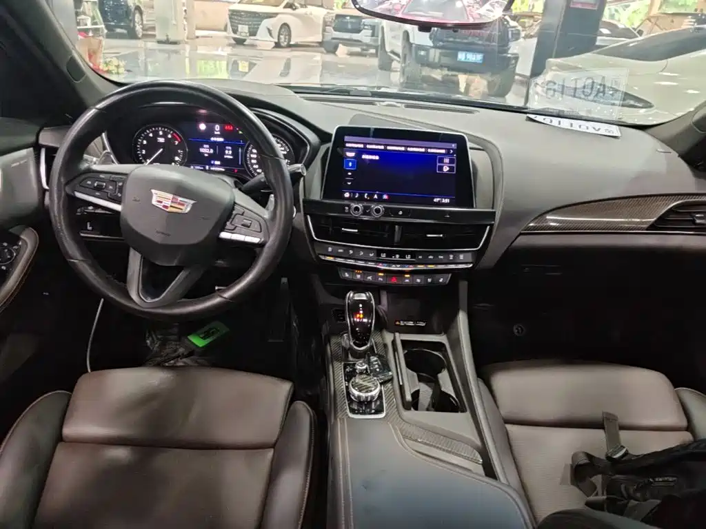 Cadillac CT5 — фото 10