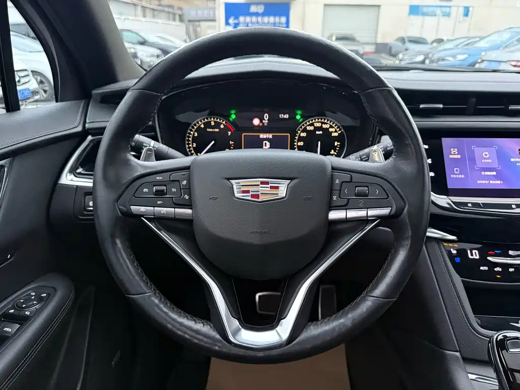 Cadillac XT6 — фото 8