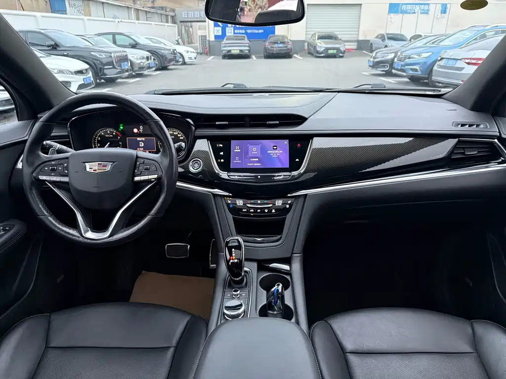 Cadillac XT6 — фото 10