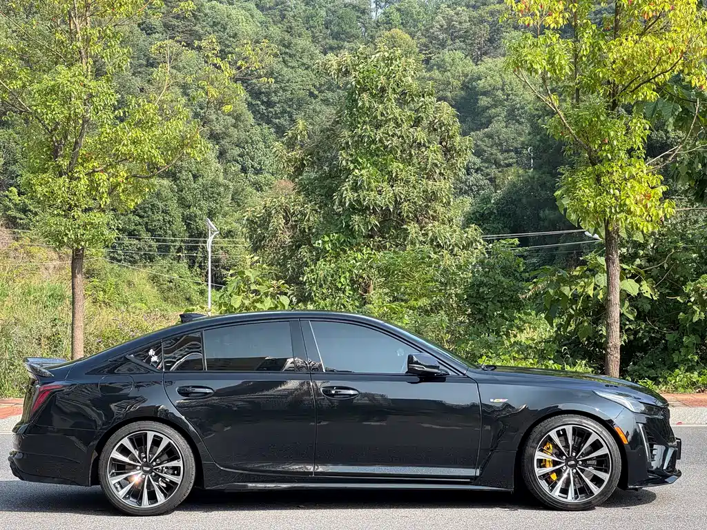 Cadillac CT5 — фото 7