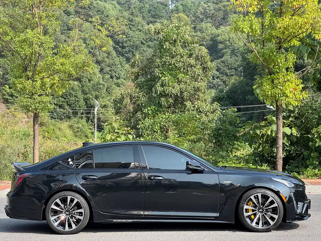 Cadillac CT5 — фото 8