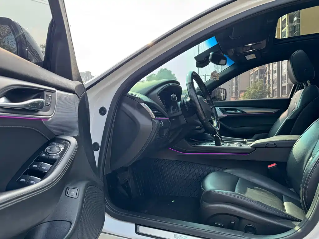 Cadillac CT5 — фото 9