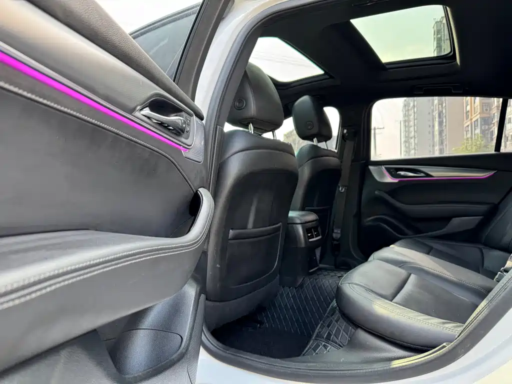 Cadillac CT5 — фото 10