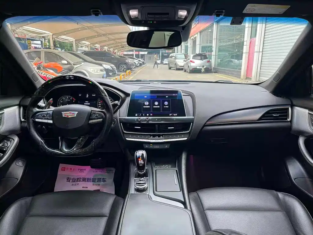 Cadillac CT5 — фото 6