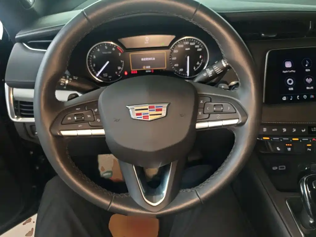 Cadillac XT4 — фото 7