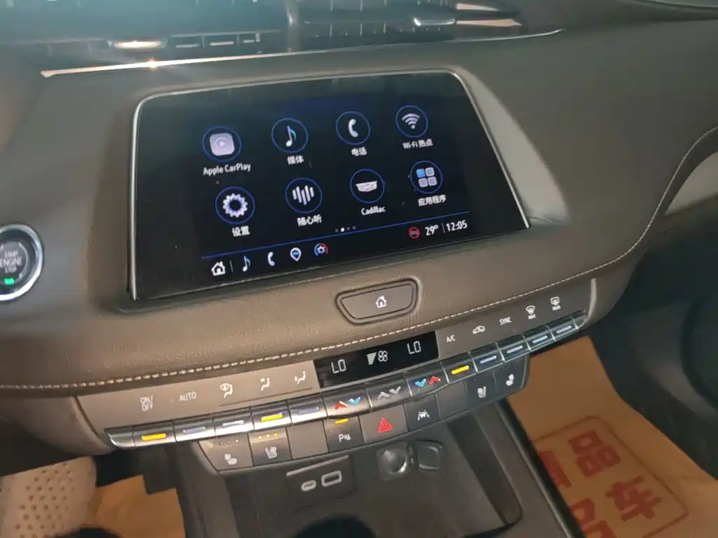 Cadillac XT4 — фото 9