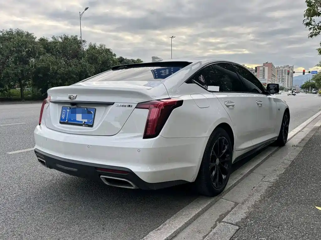 Cadillac CT5 — фото 9