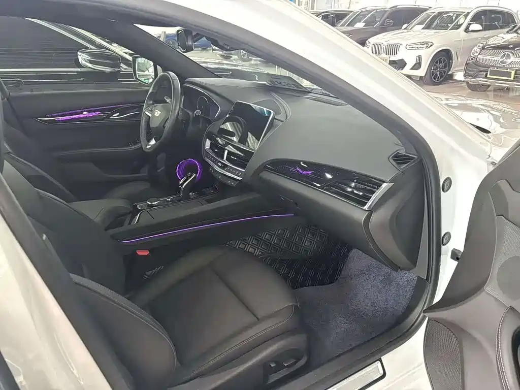 Cadillac CT5 — фото 4