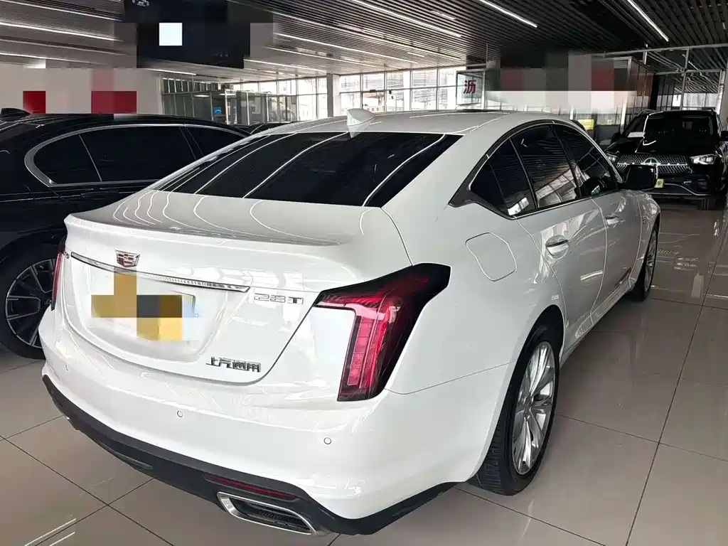 Cadillac CT5 — фото 7