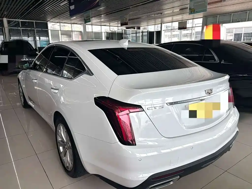 Cadillac CT5 — фото 8