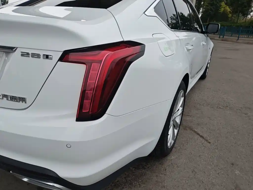 Cadillac CT5 — фото 8
