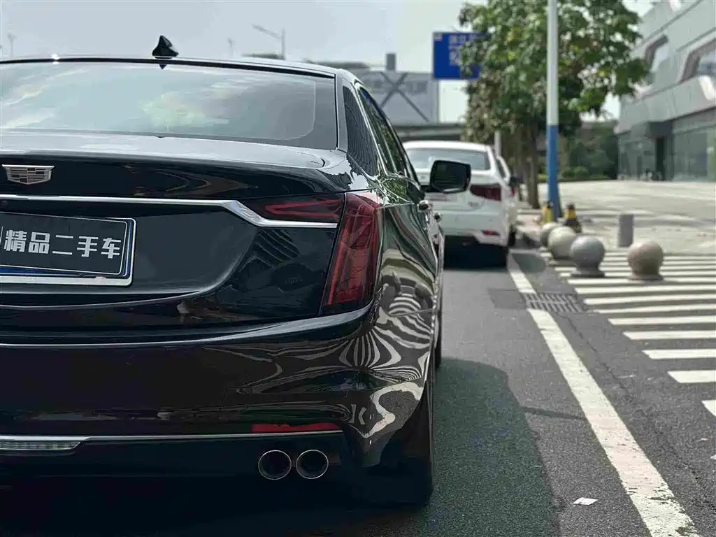 Cadillac CT6 — фото 11