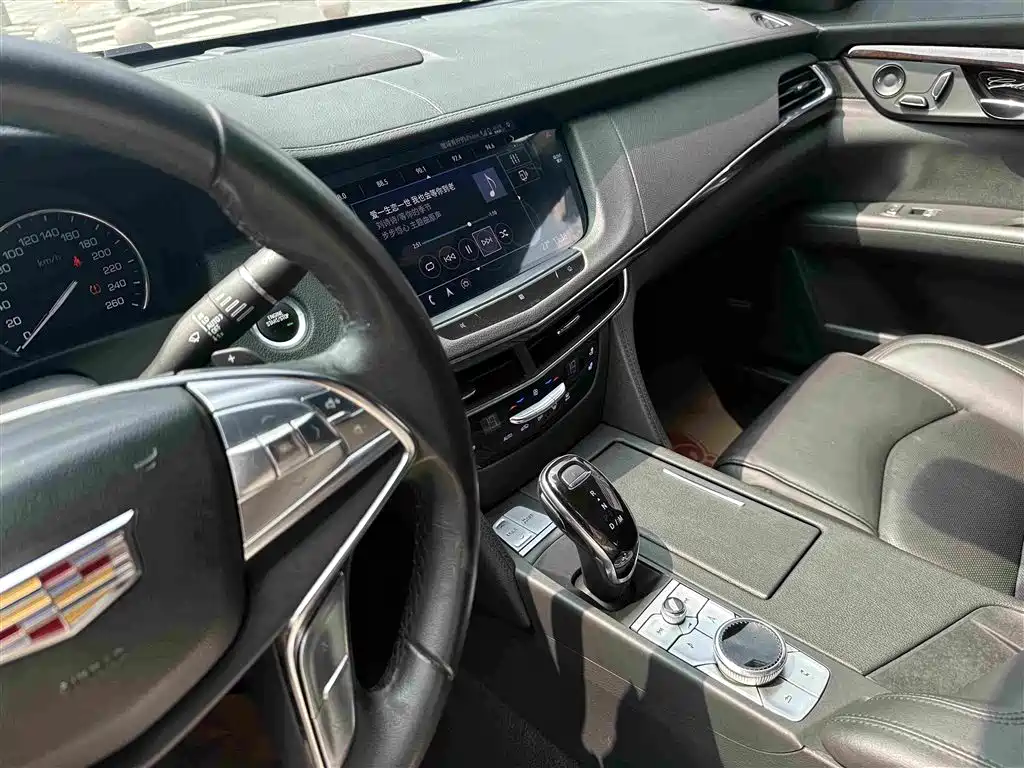 Cadillac CT6 — фото 13