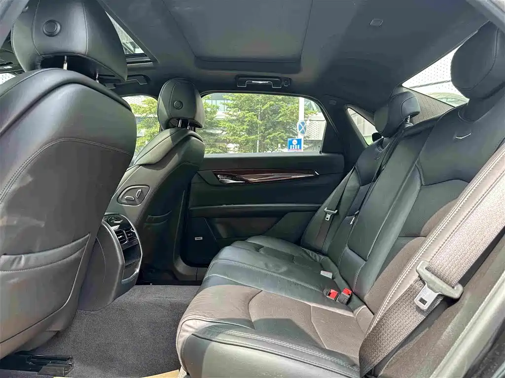 Cadillac CT6 — фото 19