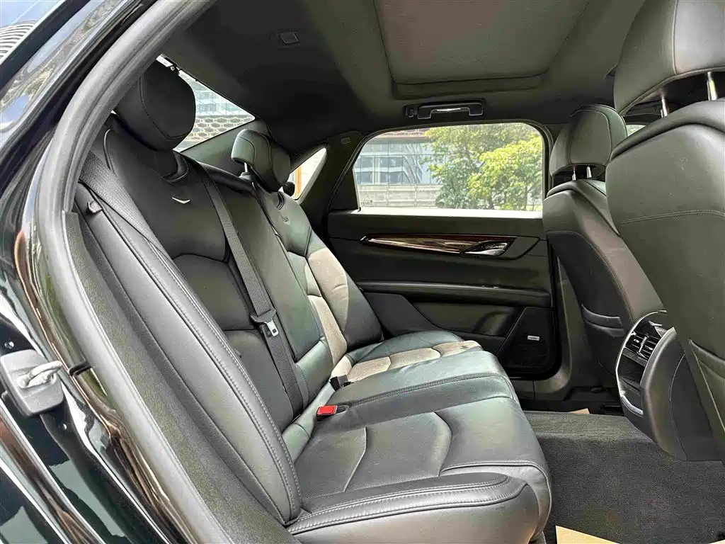 Cadillac CT6 — фото 20