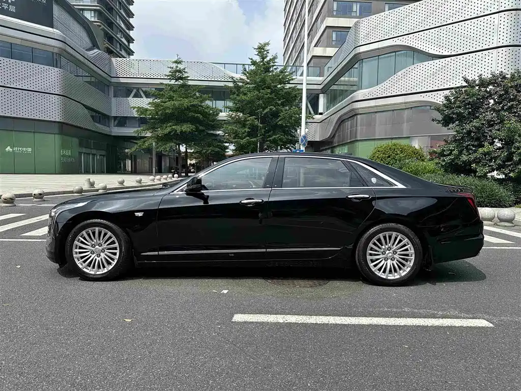 Cadillac CT6 — фото 10