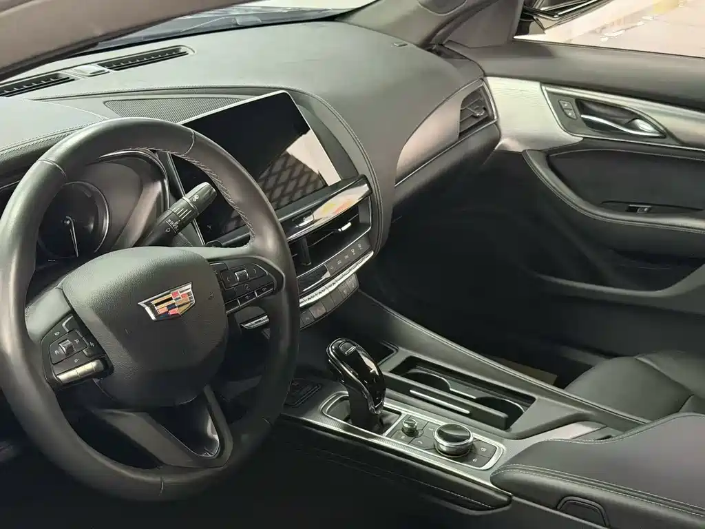 Cadillac CT5 — фото 5