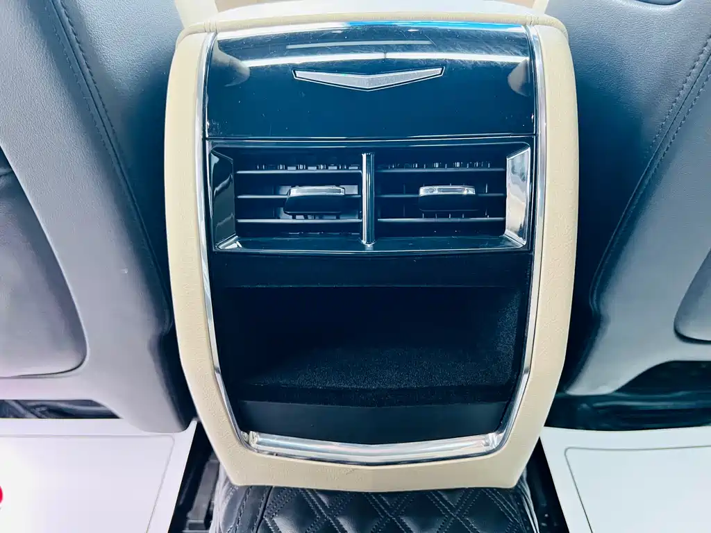 Cadillac CT6 — фото 20