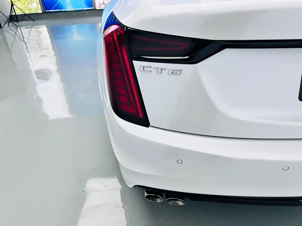 Cadillac CT6 — фото 7
