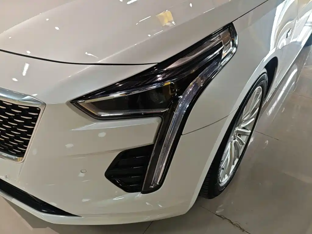 Cadillac CT6 — фото 24