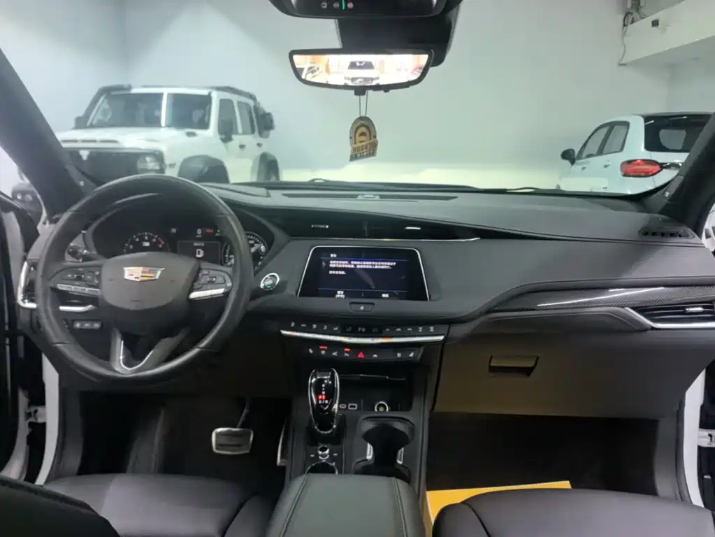 Cadillac XT4 — фото 9