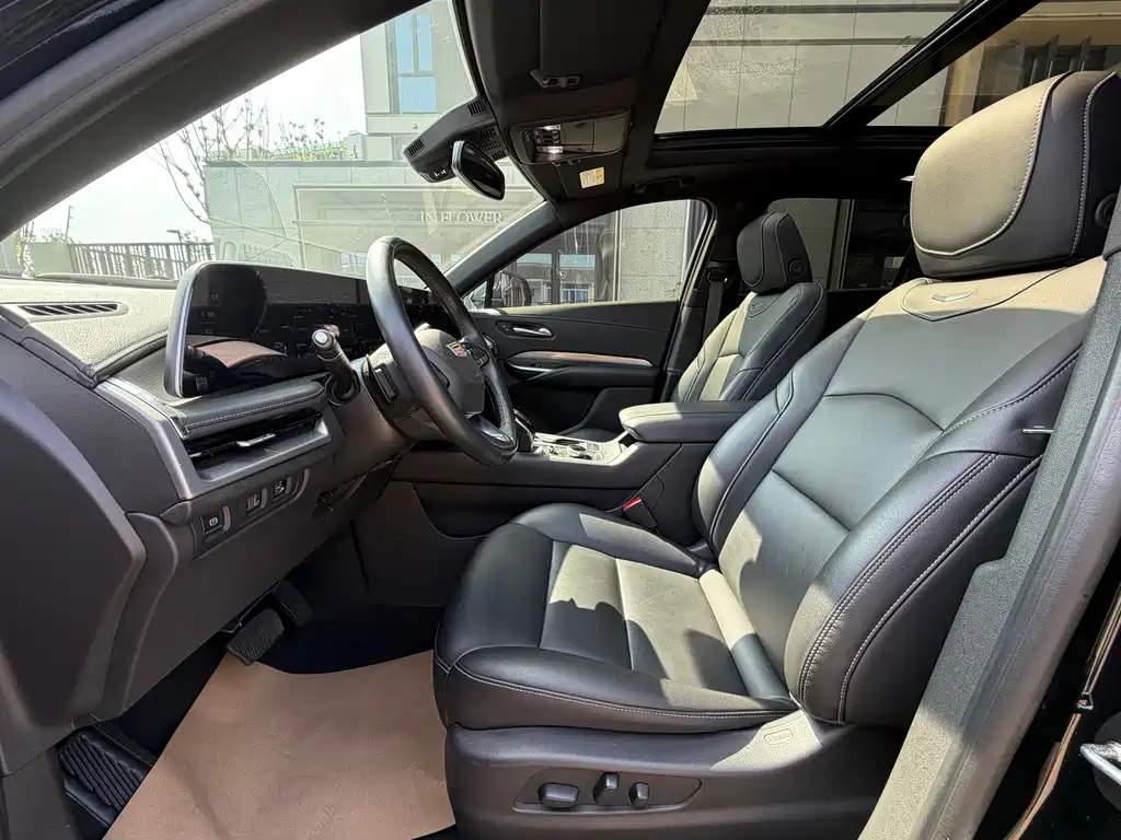Cadillac XT4 — фото 6