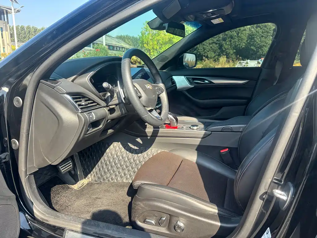 Cadillac CT5 — фото 5