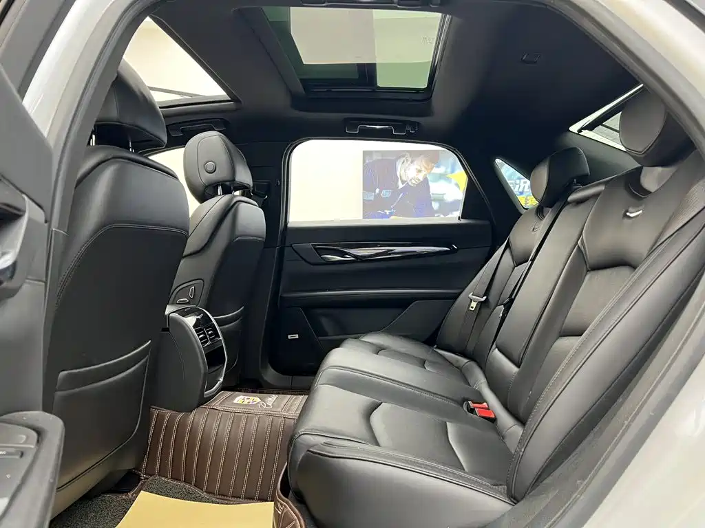 Cadillac CT6 — фото 19