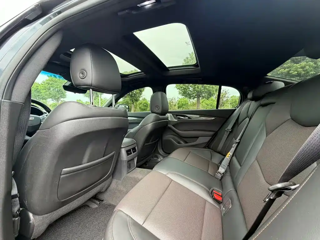 Cadillac CT5 — фото 8
