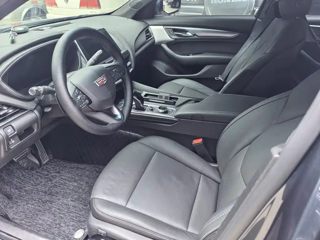 Cadillac CT5 — фото 4