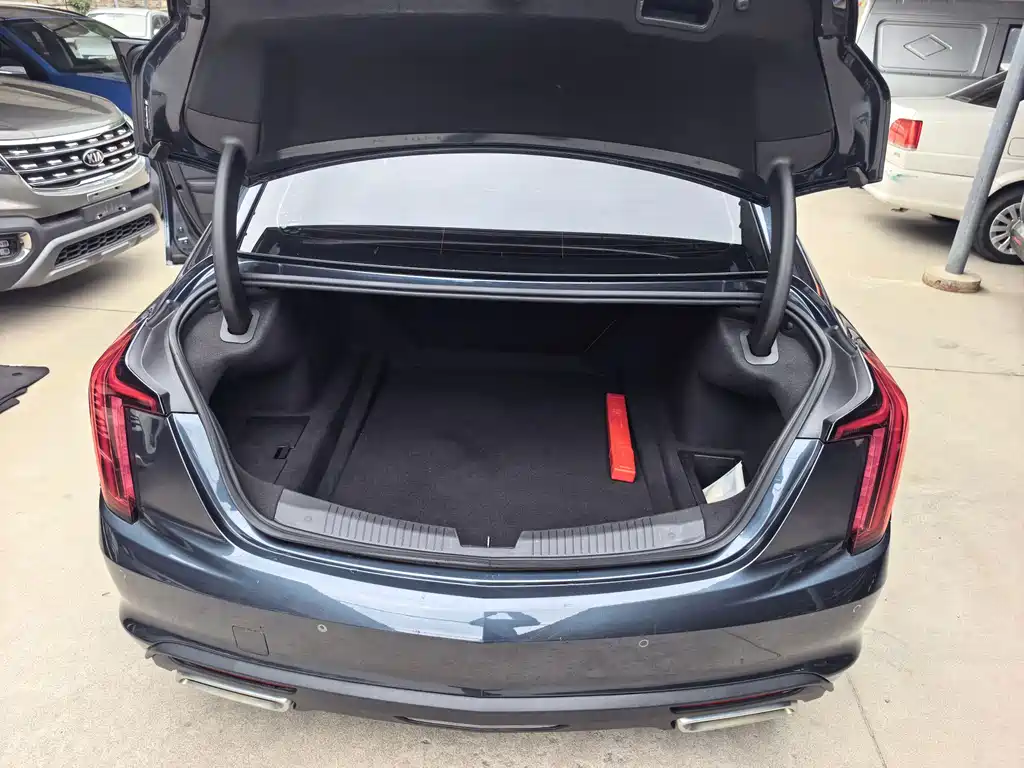Cadillac CT5 — фото 6