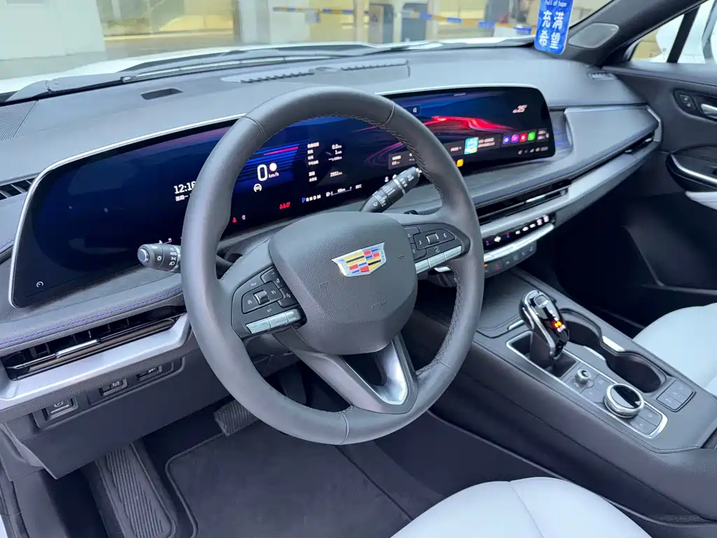 Cadillac XT4 — фото 9