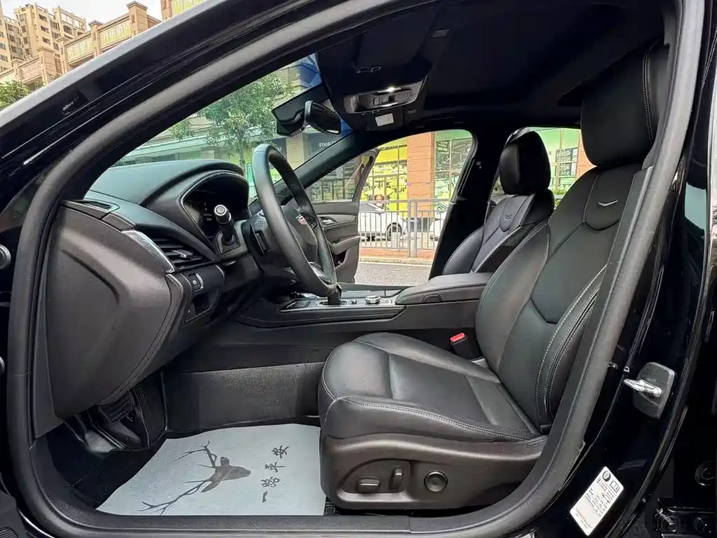Cadillac CT5 — фото 10