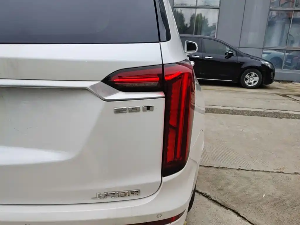 Cadillac XT6 — фото 8