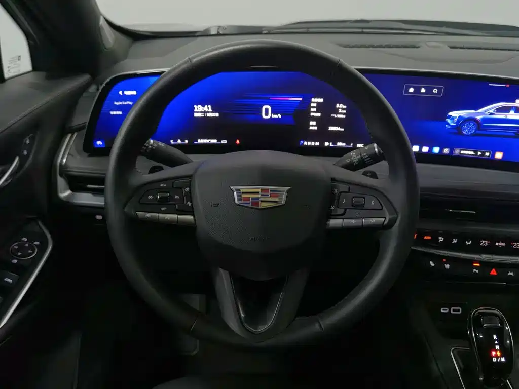 Cadillac XT4 — фото 11