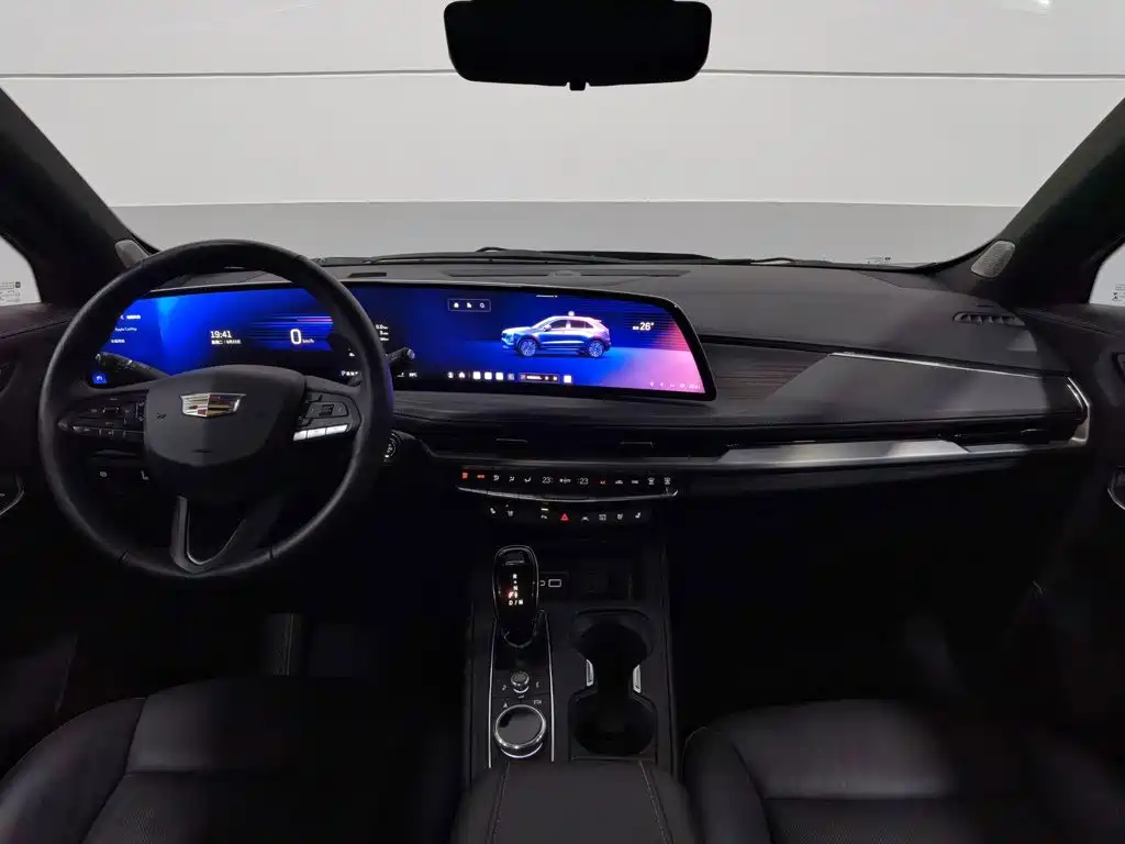 Cadillac XT4 — фото 5