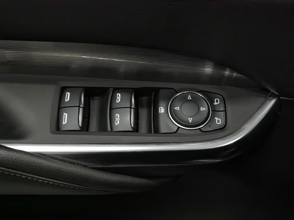 Cadillac XT4 — фото 9
